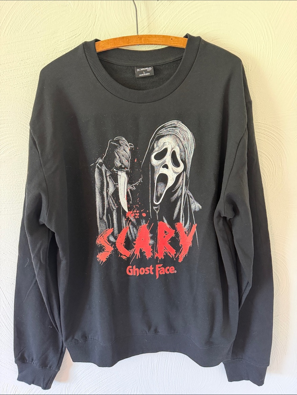 Bioworld Black Ghost Face 'Scary' Graphic Crewneck Sweatshirt.  Size Large.